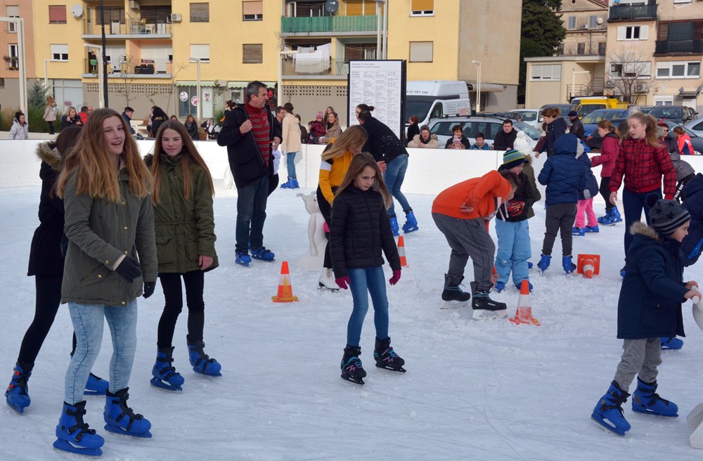 PULA, 31.12.2018. - ZADNJI DAN, TRZNICA VERUDA, DOCEK NOVE GODINE U PODNE, KLIZALISTESnimio Neven LAZAREVIC